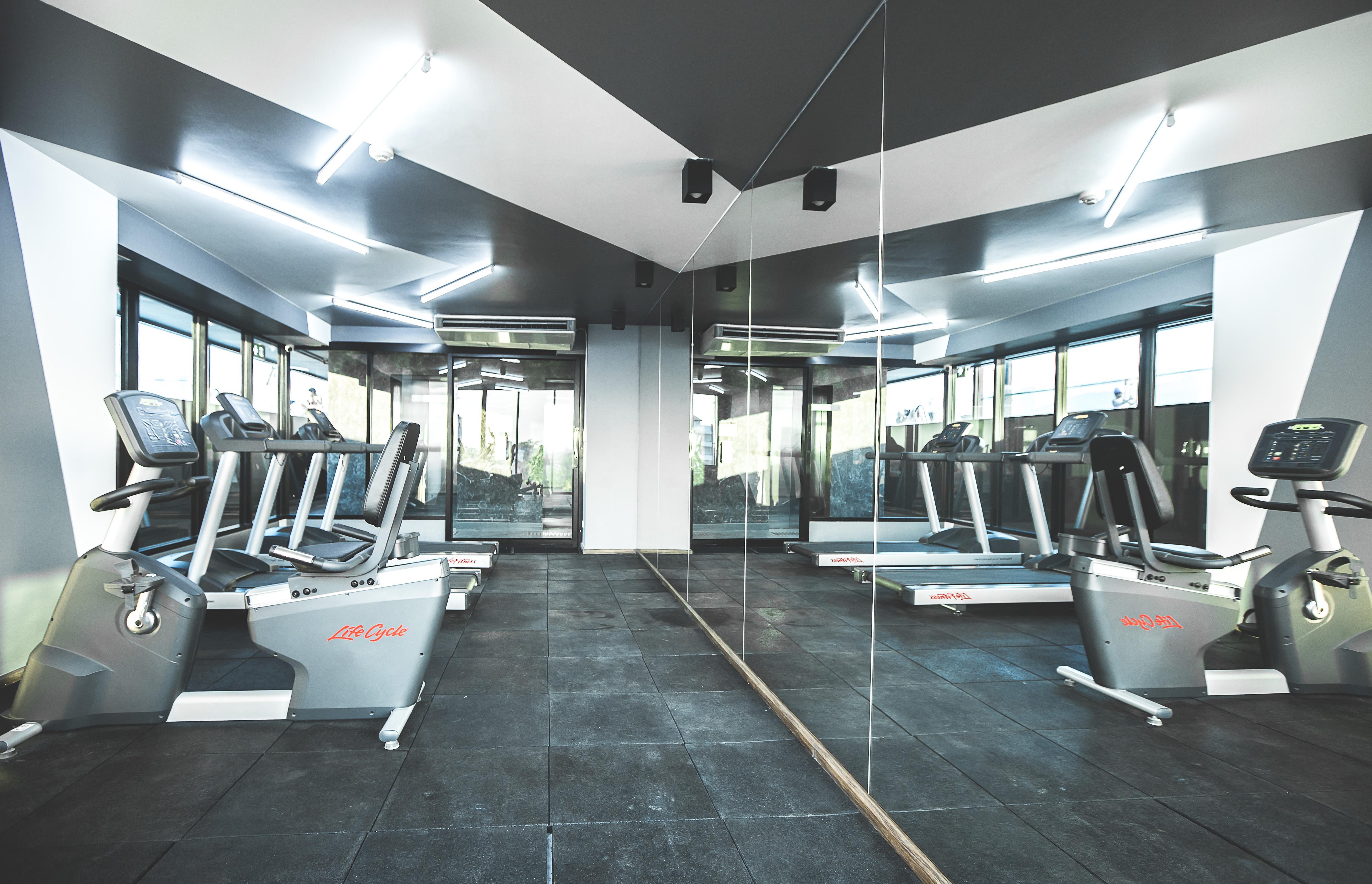 Art Mai Gallery Nimman Hotel Chiang Mai Exterior foto The gym at the hotel